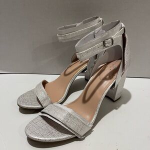 NWOT Bandolino Silver Heeled Sandals with Block Heel